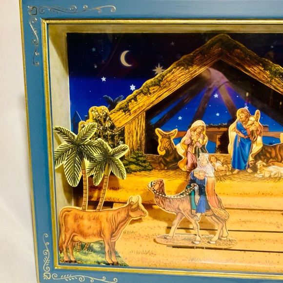 Unique Vtg Musical moving Shadow Box Nativity scene - Picture 2 of 7